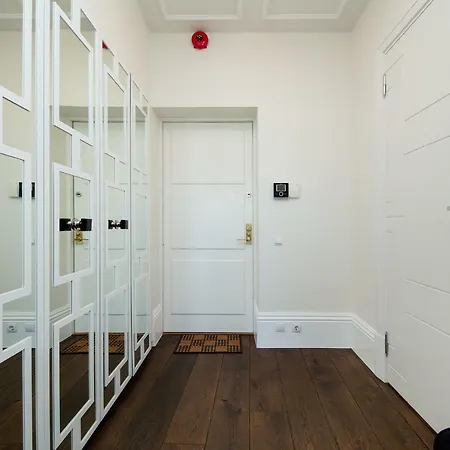 Lejlighed Bright Luxury 2bdr In Old Town