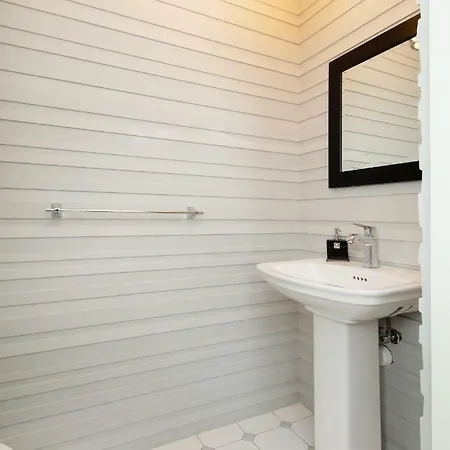 Lejlighed Bright Luxury 2bdr In Old Town